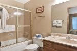 En Suite 2nd Bathroom